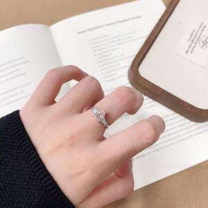 Bagues de fiançailles de luxe pour femmes en or <span class=keywords><strong>rose</strong></span> et blanc 18 carats avec diamant <span class=keywords><strong>rose</strong></span> fantaisie cultivé en laboratoire à trois pierres et tige droite en forme de goutte d'eau, bagues tendance - Product Image 3