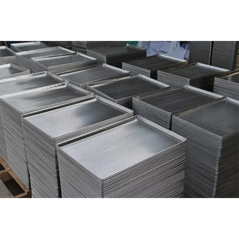 18x26 इंच अनुकूलित खाद्य ग्रेड धातु स्टेनलेस स्टील 304/316 एल्यूमीनियम परफोर्टेड बेक्ड ट्रे और निर्जलीकरण के लिए