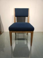 Chaise de salle à manger en bois massif de qualité contractuelle, assise en tissu bleu rembourrée, pour hôtel, restaurant et chambre d'hôtes GCON