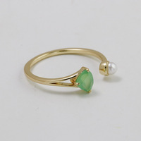Bague ajustable en argent sterling 925 plaqué or 14 carats avec pierre précieuse triangulaire en chrysoprase et perle d'eau douce naturelle