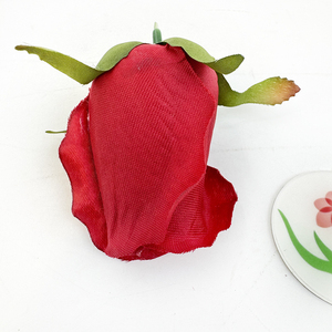 Fiori Artificiali di Rosa in Seta Morbida Fatti a Mano, Realistici Rossi e Bianchi da 5cm, per Matrimoni, Feste ed Eventi al Chiuso - Product Image 3