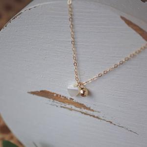 Deep Sea White Butterfly Shell Heart-Shape Necklace with 14K Gold Wrapped Collarbone Chain Small Golden Ball <b>Simple</b> Pearl Design - Product Image 5