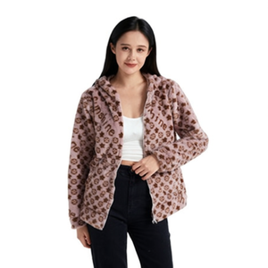 Chaqueta con Capucha de Piel Sintética con Estampado de Leopardo para Mujer, Cierre de Cremallera, Largo Regular, con Logotipo en la Parte Delantera - Product Image 1