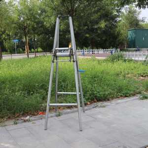 Treuil manuel à pompe sur trépied de 185 cm avec engrenage agrandi et câble métallique pour puits profonds - Product Image 5