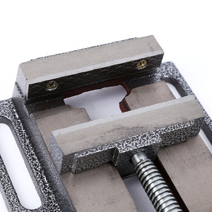 Tornillos de Banco Mecánicos de Precisión de Fabricante, Tornillos de Banco de Estilo Americano con Mordazas Planas, Tornillos de Banco de Hierro Fundido para Comercio Transfronterizo - Product Image 1