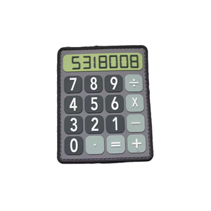 Parche Personalizado Creativo para Brazalete con Gancho y Bucle de PVC 3D, Calculadora de Memes de Series de TV Americanas en Línea - Product Image 1