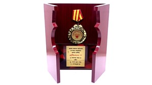 Placa de premio de madera hecha a mano de exportador indio para celebrar el liderazgo y el aprecio de los empleados disponible a precio de fábrica - Product Image 3