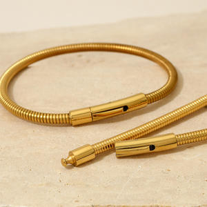 مجموعة قلادة وأساور بسيطة على الطراز الأوروبي والأمريكية من الفولاذ المقاوم للصدأ سلسلة عظام مجوهرات أنيقة بالجملة - Product Image 2