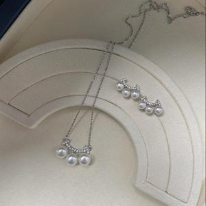 Exquisito Juego de Joyería Fina de Plata Pura S925 con Diamantes, Collar con Perla Natural de Agua Dulce en Forma de Arco Sonriente - Product Image 1