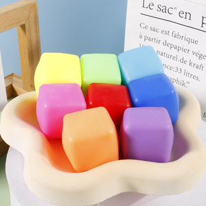 Juguete Antiestrés <span class=keywords><strong>de</strong></span> TPR con Forma <span class=keywords><strong>de</strong></span> Cubo <span class=keywords><strong>de</strong></span> Hielo, <span class=keywords><strong>de</strong></span> Ascenso Lento, para Aliviar el Estrés - Product Image 2