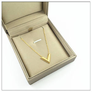 Collar con colgante en forma de V para mujer y niña, joyería de oro de 18k para el Día de San Valentín de eBay, gran oferta - Product Image 4