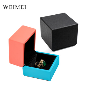Boîte de présentation de bijoux en bois et velours avec logo personnalisé, emballage coloré pour bagues, colliers et boucles d'oreilles - Product Image 2