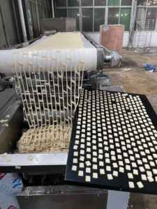 Máquina automática para hacer galletas saladas, máquina para hacer galletas duras de forma cuadrada - Product Image 4