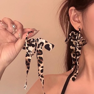 Pita kupu-kupu besar Eropa Amerika wanita anting-anting menjuntai paduan seng berlapis emas mode desain tingkat tinggi unik - Product Image 4