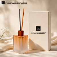 Bouteille diffuseur de parfum triangulaire en verre dépoli de luxe, bouchon à vis, sérigraphie mate, couleur personnalisée OEM, 100 ml, MOQ 100 pièces