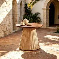 Table d'appoint de luxe personnalisée en teck et rotin, table basse d'extérieur en aluminium et rotin PE imperméable pour villa, patio et complexe hôtelier à Dubaï et en Arabie Saoudite