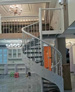 Escalier en spirale moderne en métal sur mesure, intérieur/extérieur, en acier inoxydable avec rampe en verre - Product Image 6