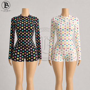 Conjunto de 2 Piezas de Ropa de <span class=keywords><strong>Verano</strong></span> para <span class=keywords><strong>Mujer</strong></span>, Top Corto con Estampado de Lunares Y2K con Logotipo Personalizado y <span class=keywords><strong>Pantalones</strong></span> Capri Plegables, Conjunto de Dos Piezas para Descansar - Product Image 5