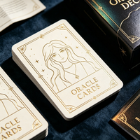 Jeu de cartes de tarot Oracle personnalisable KingCards avec emballage personnalisé, effet holographique et estampage à chaud, incluant un livret