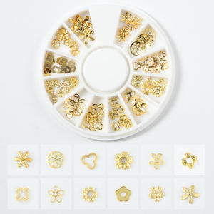 Joyería 3D hueca <span class=keywords><strong>de</strong></span> metal dorado para <span class=keywords><strong>uñas</strong></span> <span class=keywords><strong>de</strong></span> mujer, calcomanías <span class=keywords><strong>de</strong></span> circonita y cristal Kawaii para <span class=keywords><strong>uñas</strong></span> <span class=keywords><strong>de</strong></span> <span class=keywords><strong>pies</strong></span> y manos, <span class=keywords><strong>con</strong></span> diseños <span class=keywords><strong>de</strong></span> estrella, corazón, triángulo y cuadrado. - Product Image 2