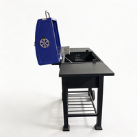 Barbecue portable au charbon de bois avec couvercle bleu, roues et tables latérales pour les fêtes de jardin