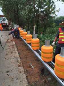ISO Standard Roadway <strong>Traffic</strong> Safe Rolling Type Safety EVA <strong>Traffic</strong> <strong>Barrier</strong> Safety Roller Crash <strong>Barrier</strong> for <strong>Highway</strong> Guardrail - Product Image 3