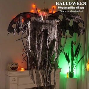 Décoration d'Halloween suspendue, vampire volant à ailes cassées, en plastique, à induction électrique, lumineux, réutilisable et durable, pour une ambiance d'horreur - Product Image 4