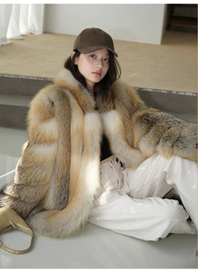 Giacca <span class=keywords><strong>di</strong></span> pelliccia <span class=keywords><strong>di</strong></span> <span class=keywords><strong>volpe</strong></span> naturale da donna <span class=keywords><strong>di</strong></span> lusso stile invernale soffice pelliccia <span class=keywords><strong>di</strong></span> <span class=keywords><strong>volpe</strong></span> - Product Image 3