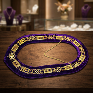 Collier maçonnique en tissu velours violet avec bordure en dentelle dorée pour la cérémonie et les insignes - Product Image 3