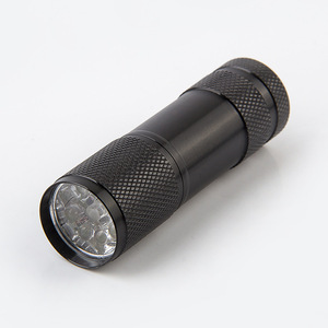 Mini Linterna de Alta Calidad de Aleación de Aluminio con 9 LED de Luz Blanca Neutra, Resistente al Agua IP55, Funciona con Pilas AAA, para Camping y Emergencias - Product Image 4