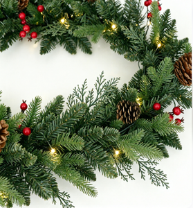 Guirlande <span class=keywords><strong>de</strong></span> Noël <span class=keywords><strong>de</strong></span> luxe en PVC+PE <span class=keywords><strong>de</strong></span> 2,7 m avec cônes <span class=keywords><strong>de</strong></span> pin et baies rouges, pré-éclairée avec lumières LED chaudes pour la décoration <span class=keywords><strong>de</strong></span> la maison et des magasins pendant les fêtes - Product Image 3