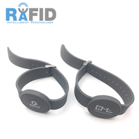 Gelang Rfid silikon frekuensi ganda Rfid antiair kustom untuk penggunaan kamar mandi dan taman air