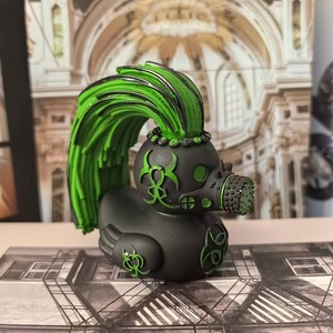 ฟิกเกอร์เรซิ่นพังก์ร็อกรูปเป็ดซาตานจาก Duckieville สำหรับแฟนๆ แนวกอธและอีโม - Product Image 4