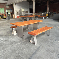 Vente chaude Table et chaises d'extérieur en acier galvanisé avec Tables combinées de banc WPC pour les fêtes Tables en plastique Restaurant