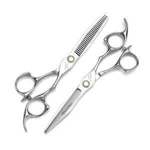 กรรไกรตัดผมคาวาโมโตะ เทรเชอร์ ซอว์ด แบร์ริง รุ่นบางเฉียบ ผลิตจากเหล็กกล้าไร้สนิม 440C สำหรับช่างทำผมมืออาชีพ ใช้สำหรับคนถนัดขวา - Product Image 4