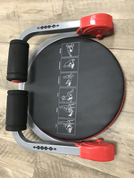Máquina de Ejercicios Abdominales AB Tomic con Bandas de Resistencia y Entrenador de Cuerpo Completo Wonder Fit Core, Entrenamiento Inteligente de 8 Minutos y Máquina de Cardio, Rojo/Negro