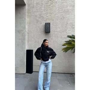 Sweat-shirt à capuche noir pour femme avec imprimé New York - Product Image 2