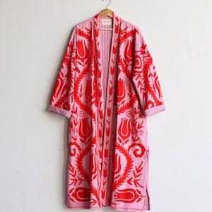 Kimono largo bordado a mano estilo Suzani, chaqueta boho de invierno, prenda exterior informal hecha a mano para usar en capas. - Product Image 1