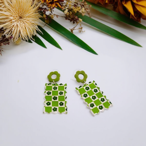 Pendientes Colgantes Florales a Cuadros Verdes Angelina, de Resina Acrílica, Joyería de Moda para Mujer, Estilo Moderno - Product Image 5