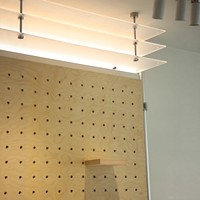 Présentoir modulaire autoportant à 4 niveaux en profilé aluminium pour panneaux marins, vitrine simple