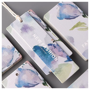 Etiquetas colgantes de ropa de papel ecológicas de diseño personalizado baratas con impresión de logotipo de nombre para bolsos y zapatos de ropa (niños) - Product Image 5