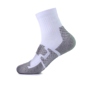 Chaussettes de sport OEM Design Grip Crew antidérapantes personnalisées pour hommes femmes enfants tricotées Summer Print Football/Basketball/Baseball Body