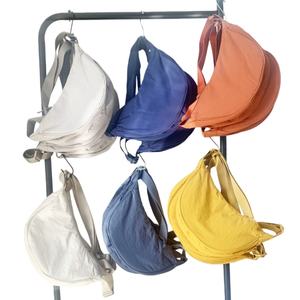 Sac à bandoulière en nylon pour femme, style U, tendance été 2025, léger, forme dumpling, bandoulière unique, doublure polyvalente en PU - Product Image 3