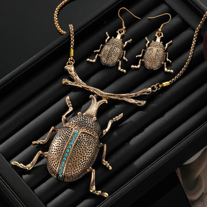 Conjunto de Joyería de Insectos, Aleación de Zinc Dorada, Diseño de Escarabajo con Pedrería, Accesorio de Moda para Fiesta para Mujer - Product Image 1