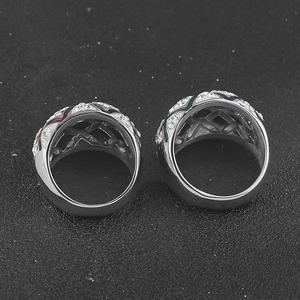 Bague en Zircon Tendance Couleur Personnalisée Résine Transparente Boucle Fermée Acier Inoxydable Inaltérable Bague de Mode pour Anniversaires et Occasions Spéciales - Product Image 4