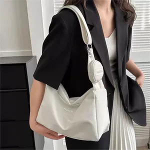 Nuevo Bolso Bandolera de Nylon con Cierre, para Mujer, Moderno, Capacidad de 1-1.9L, Ecológico, Casual, Versátil, Estilo Candy - Product Image 5