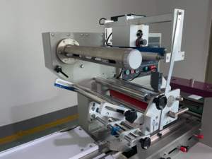 Máquina automática de envasado de galletas de panadería, pan, alimentos, empresa, máquina de envasado de barras de chocolate de envoltura horizontal automática - Product Image 3