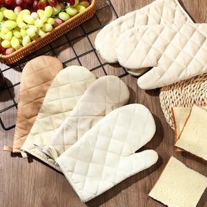 Guantes de Cocina Resistentes al Calor y Anti-escaldaduras para Hornear, Microondas y Horno - Product Image 1