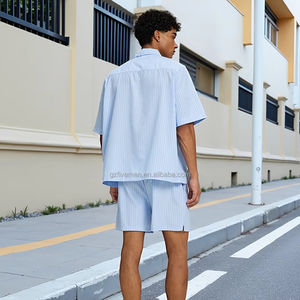 Completo Estivo Personalizzato da Fornitore di Abbigliamento alla Moda, Due Pezzi con Camicia Button-up e Pantaloncini, Stile High Street Casual per Uomo e Unisex - Product Image 2