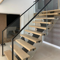 Moderne L-förmige Einholm-Treppe aus Metall und Holz mit Edelstahl-Gerüst und Glasgeländer für Luxushotels und Apartments